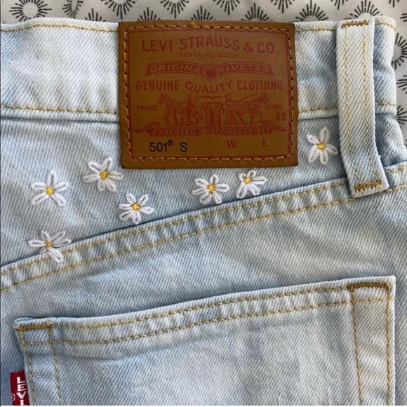 Levi's Denim - Embroidered Levi’s 501 Jeans! 😎🌺🤩